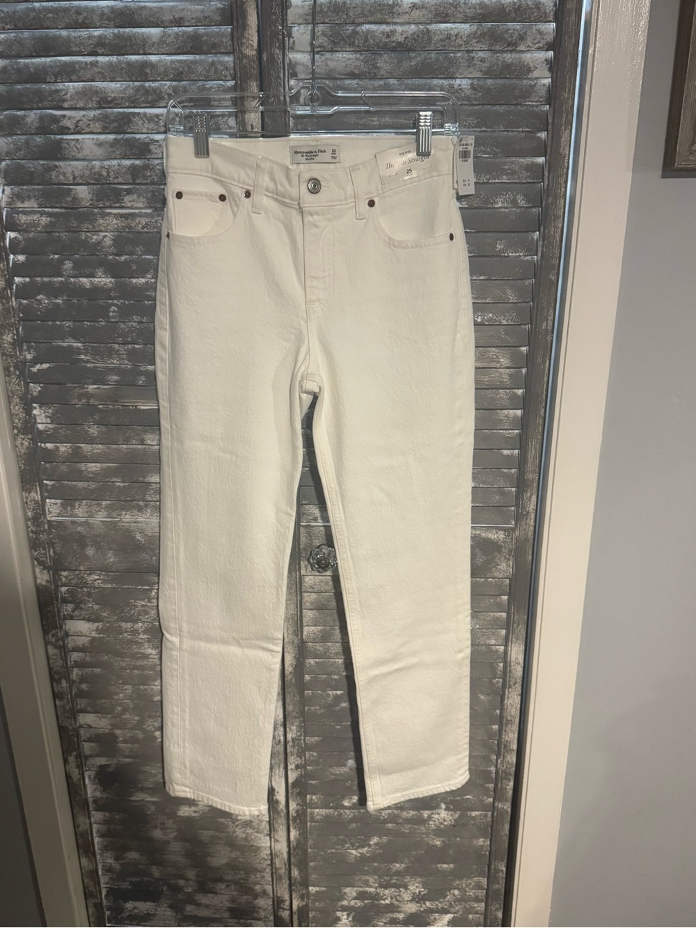 Abercrombie 90s Straight Mid Rise Jeans White